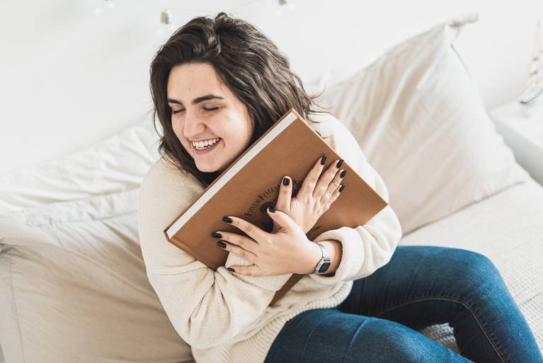 ÁLBUM 30X30CM - CAPA DE COURINO GRAVADO A LASER COM ESTOJO DE MADEIRA