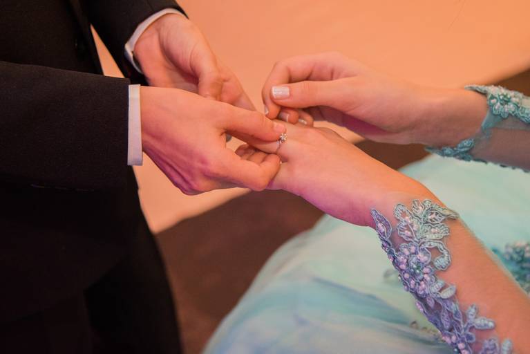 Festa de 15 anos - Mansão Merano - anel da debutante  - Festa -  Curitiba - Juliana Madalosso Fotografia