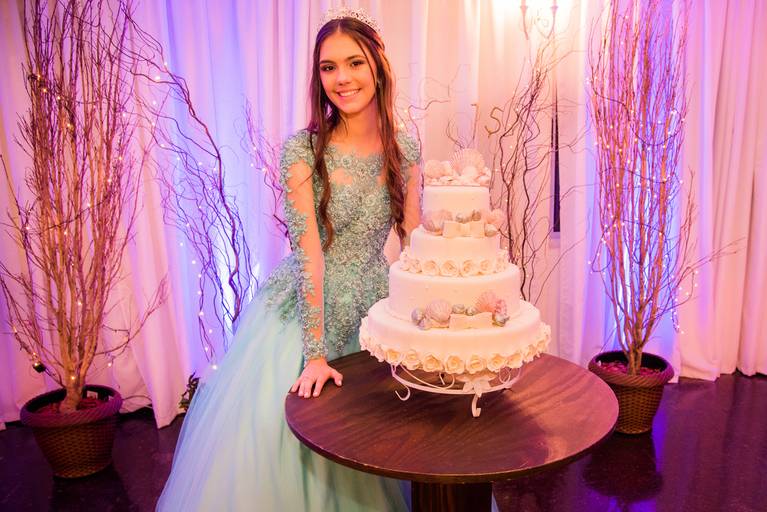 Festa de 15 anos - Debutante  - Mansão Merano - Santa Felicidade - Festa - Bolo -  Curitiba - Juliana Madalosso Fotografia