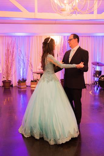 Festa de 15 anos - Debutante  - Mansão Merano - valsa com o pai - Santa Felicidade - Festa -  Curitiba - Juliana Madalosso Fotografia