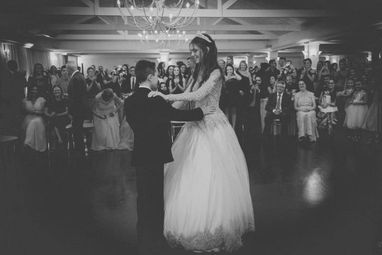 Festa de 15 anos - Debutante  - Mansão Merano - Santa Felicidade - Festa - Valsa com irmão -  Curitiba - Juliana Madalosso Fotografia