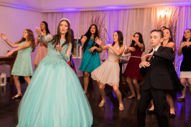 Festa de 15 anos - Debutante  - Mansão Merano - Santa Felicidade - Festa - Dança -  Curitiba - Juliana Madalosso Fotografia