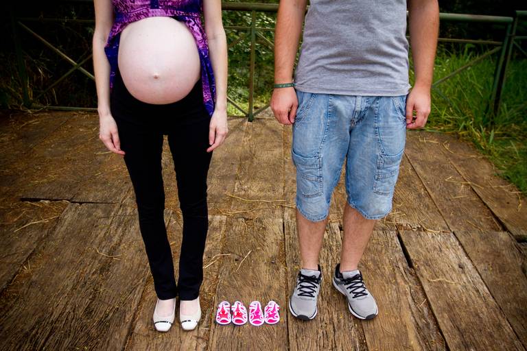 grávida esperando gemeas