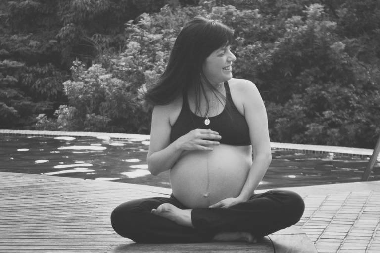 grávida no parque