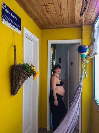 Ensaio online: Marina esperando Lia