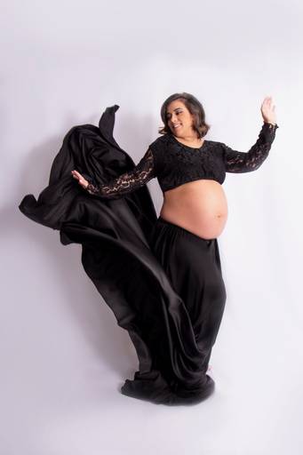 Ensaio Gestacional no Estúdio com vestido