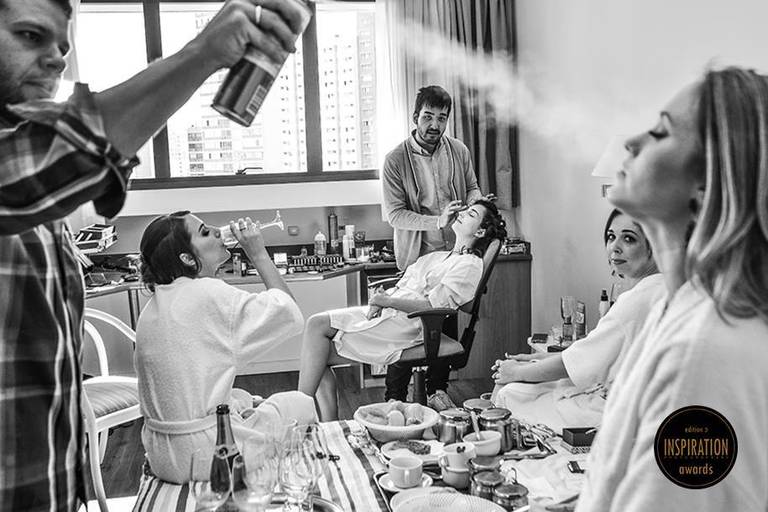 foto documental com camadas estilo magnum fotografos ganha premio da associação brasileira de fotografos de casamento a Inspiration photographer e nela mostra varias cenas acontecendo ao mesmo tempo é simplesmente impressionante