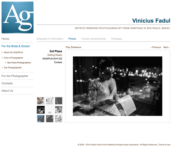 confira esta foto diferente de casamiento que tem a noiva lendo algo que voce pode descobrir acusando esta fotos e ela esta rondando o mundo inteiro