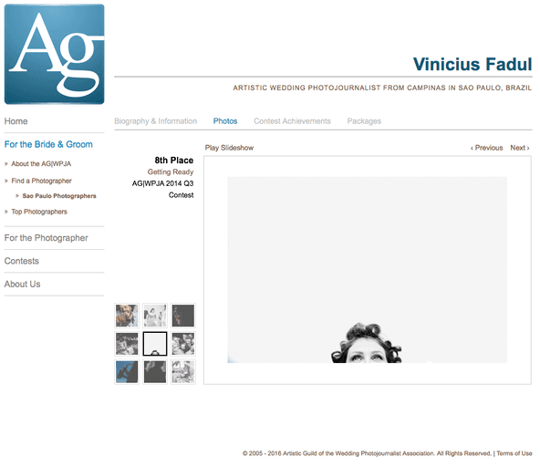 foto minimalista de casamento onde  mostra apenas a noiva seus olhos e os bobs no seu cabelo castanho