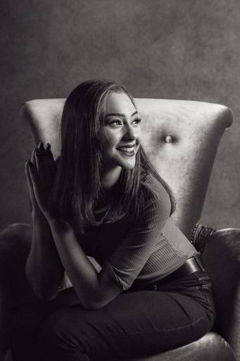 restrato em estudio posicionamento de imagem gramado fotografo