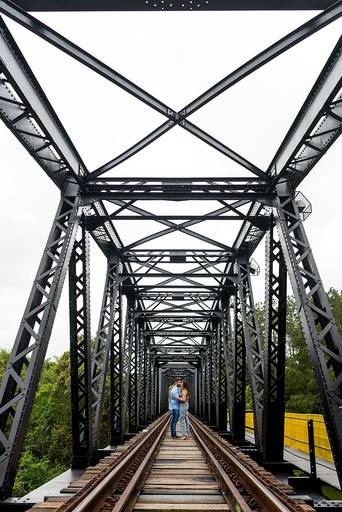 Ensaio de casais ensaio de noivos em guararema ensaio de casais na estação de trem ensaio pre casamento