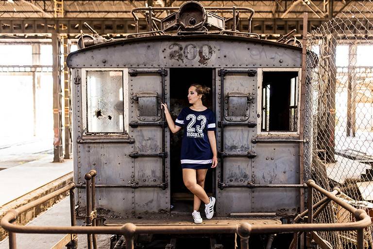 book de 15 anos da debutante laura ledis realizado em jundiai pelo fotografo de casamentos e ensaios cris polizello de junidaí