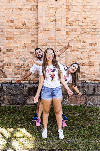 book de 15 anos da debutante laura ledis realizado em jundiai pelo fotografo de casamentos e ensaios cris polizello de junidaí