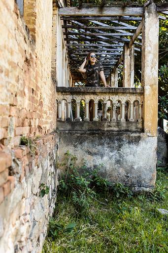 book de 15 anos da debutante laura ledis realizado em jundiai pelo fotografo de casamentos e ensaios cris polizello de junidaí