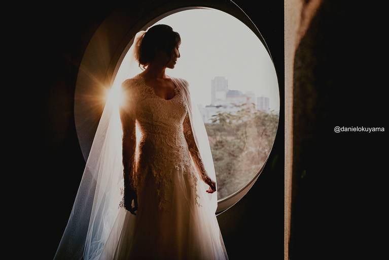 retrato por daniel okuyama da noiva com vestido de noiva da estilista emanuelle junqueira no hotel unique são paulo sp