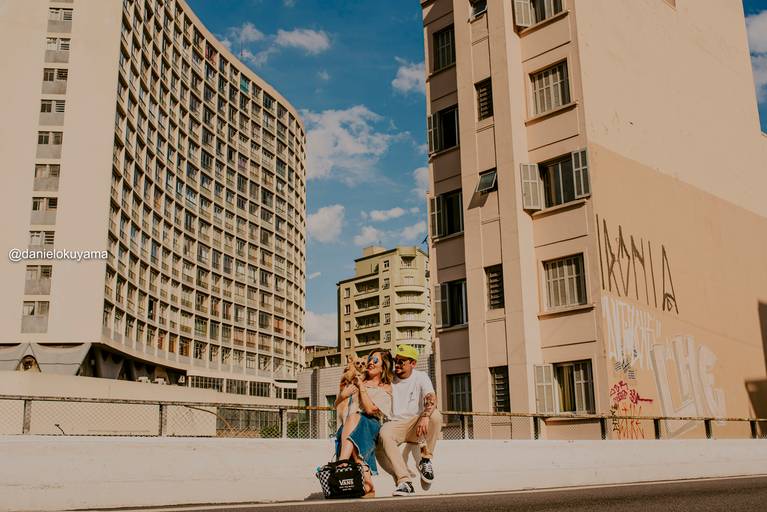 fotografia de casamento espontanea e divertida pre wedding no minhocão em SP perto da avenida Paulista Daniel Okuyama fotografia melhor fotógrafo de São Paulo