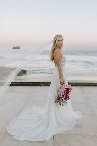 noiva no dia do seu casamento foto por Daniel Okuyama melhor fotógrafo de casamento na praia