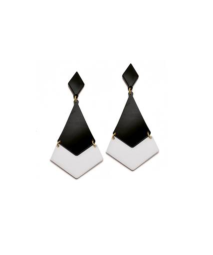 Brincos Black White em acrílico com detalhes Folheados a ouro
Ref. 42286.0
R$17,90