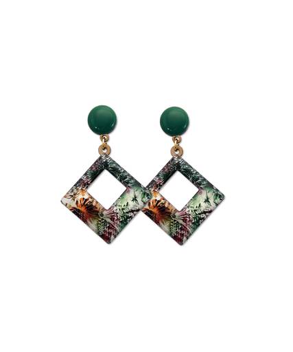 Brincos Grace Bay em madeira com resina com detalhes Folheados a ouro
Ref. 43835.9
R$24,50