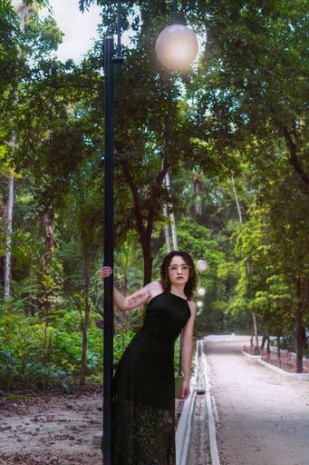 Ensaio lindo da Carol, realizado em Niterói em meio ao verde.