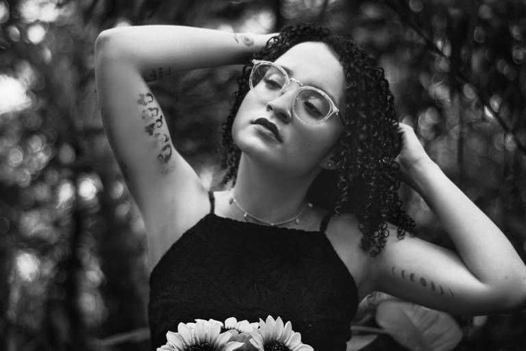 Ensaio lindo da Carol. Em P&B.