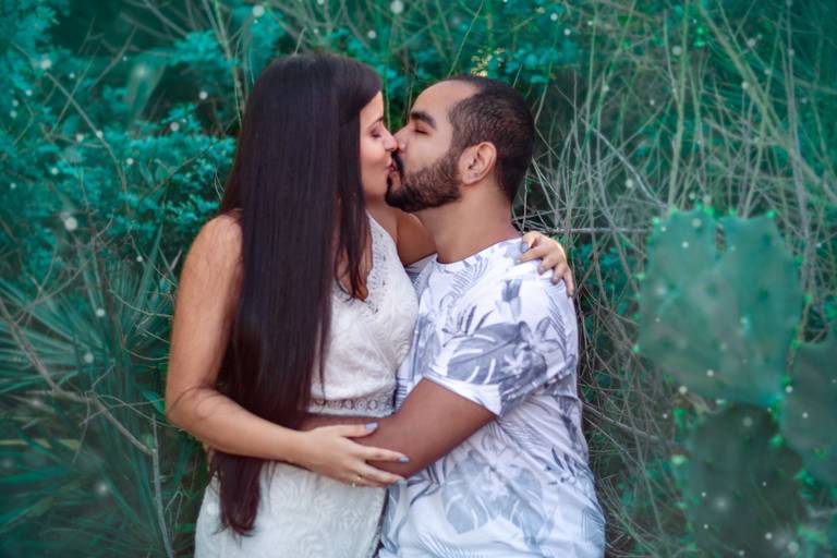 ensaio de casal na praia de Itacoatiara