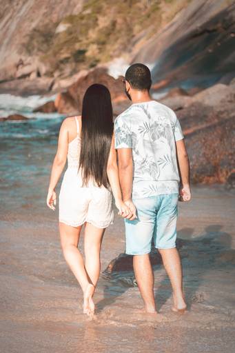 ensaio de casal na praia de Itacoatiara