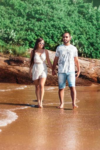 ensaio de casal na praia de Itacoatiara