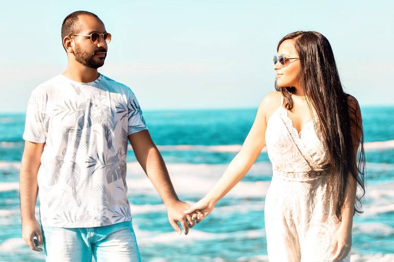 ensaio de casal na praia de Itacoatiara