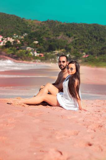 ensaio de casal na praia de Itacoatiara