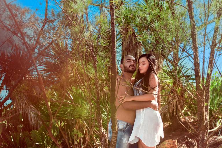 ensaio de casal na praia de Itacoatiara