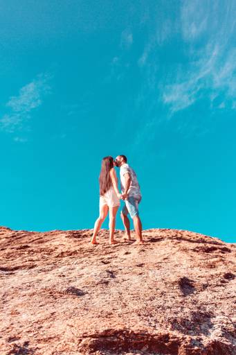 ensaio de casal na praia de Itacoatiara
