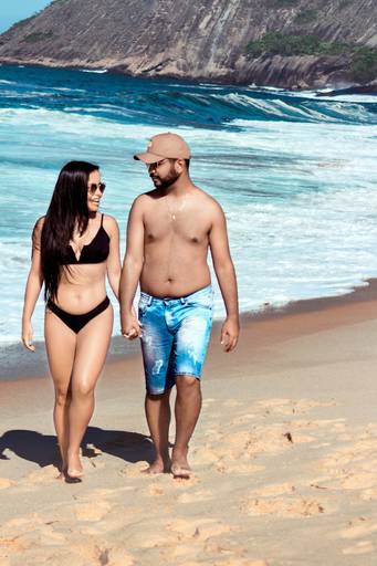 ensaio de casal na praia de Itacoatiara
