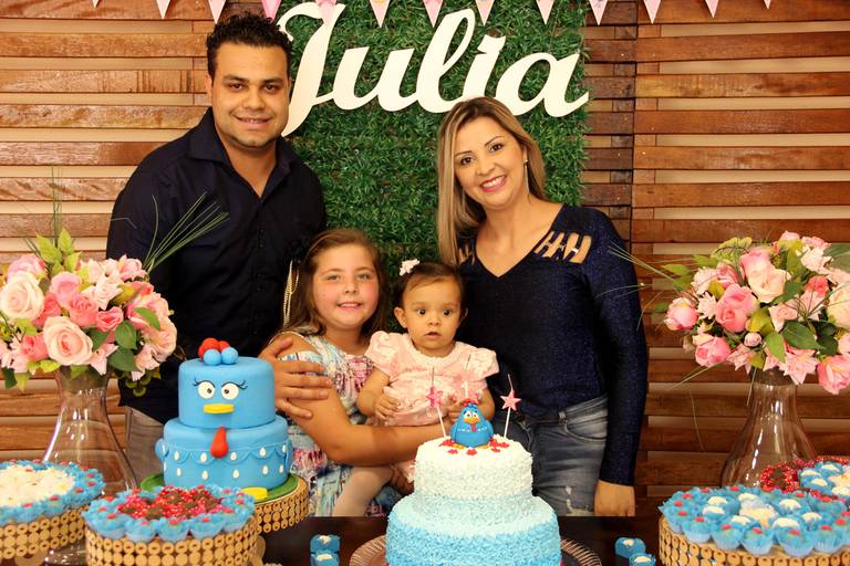 1 ano JULIA