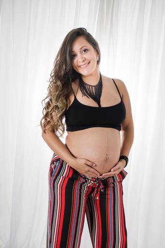 Book de Gestante: Grávida usando roupas próprias, em uma bela combinação! 