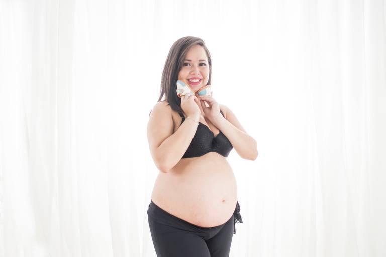 Ensaio Gestante: mamãe se identificou tanto com nosso trabalho, que seu pequeno Raul fez o Ensaio Newborn conosco e até hoje são nossos amigos clientes, veja: https://www.essenzialedesign.com.br/portfolio/newborn/277478-newborn-raul-harry-potter