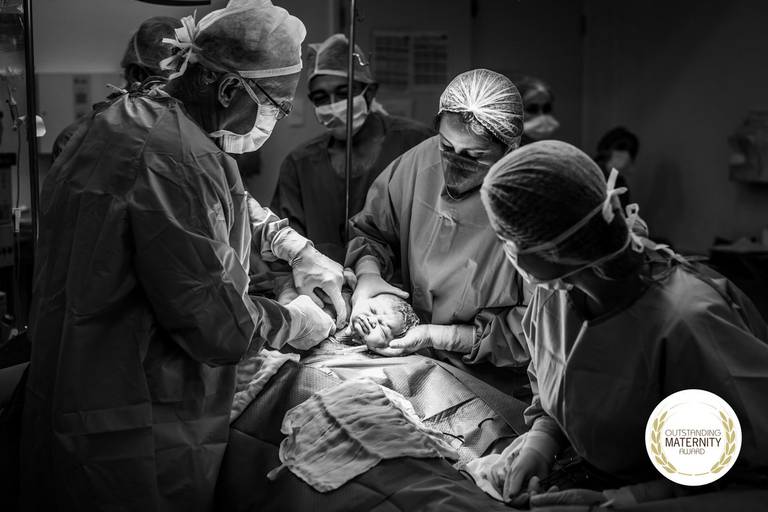 Outstanding Maternity Award - Temporada 17. Parto da Helena.