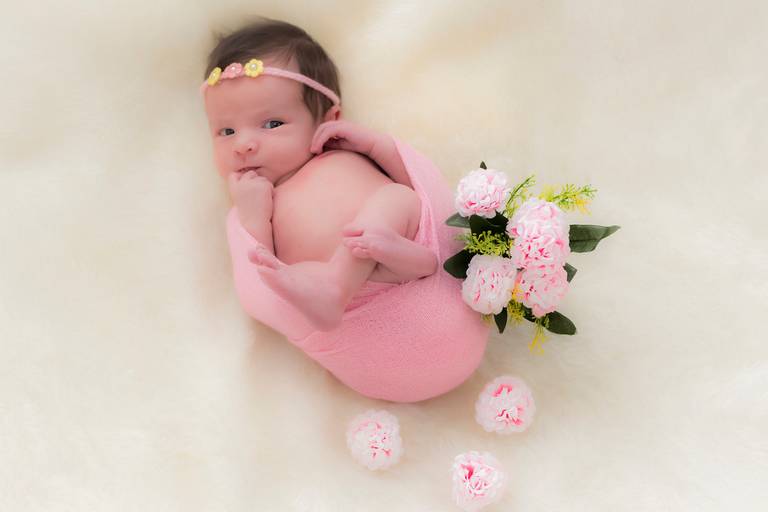 Ensaio newborn (recém-nascido), Alice 15 dias realizado em São Bernardo do Campo - São Paulo. Este ensaio é realizado na casa dos pais, para maior segurança e conforto do bebê e da família.