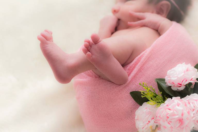 Ensaio newborn (recém-nascido), Alice 15 dias realizado em São Bernardo do Campo - São Paulo. Este ensaio é realizado na casa dos pais, para maior segurança e conforto do bebê e da família.
