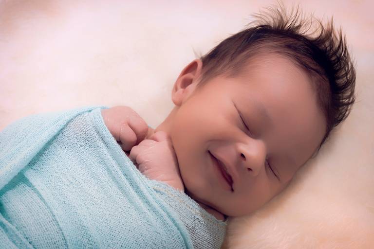 Ensaio newborn (recém-nascido), Miguel com 11 dias, realizado em São Paulo, capital. Este ensaio é realizado na casa dos pais, para maior segurança e conforto do bebê e da família.