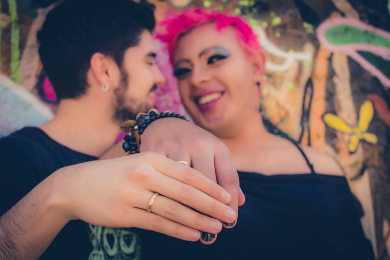 Ensaio fotográfico. Ensaio casal. Book fotográfico. Book casal. Ensaio noivos. Pré wedding. Ensaio na rua. Ensaio externo. Noivado. Ensaio gay. Ensaio homossexual. Ensaio sensual. Casamento. Namorados. São Paulo. Daniele Vidal Fotografia.