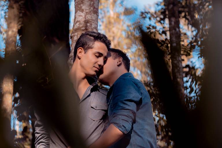 Ensaio fotográfico. Ensaio casal. Book fotográfico. Book casal. Ensaio noivos. Pré wedding. Ensaio na rua. Ensaio externo. Noivado. Ensaio gay. Ensaio homossexual. Ensaio sensual. Casamento. Namorados. São Paulo. Daniele Vidal Fotografia.