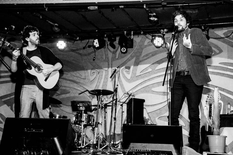 Apresentação do grupo de Sarau em conjunto com o show de Marcio Lugó em um projeto que juntos fazem uma apresentação ímpar. 