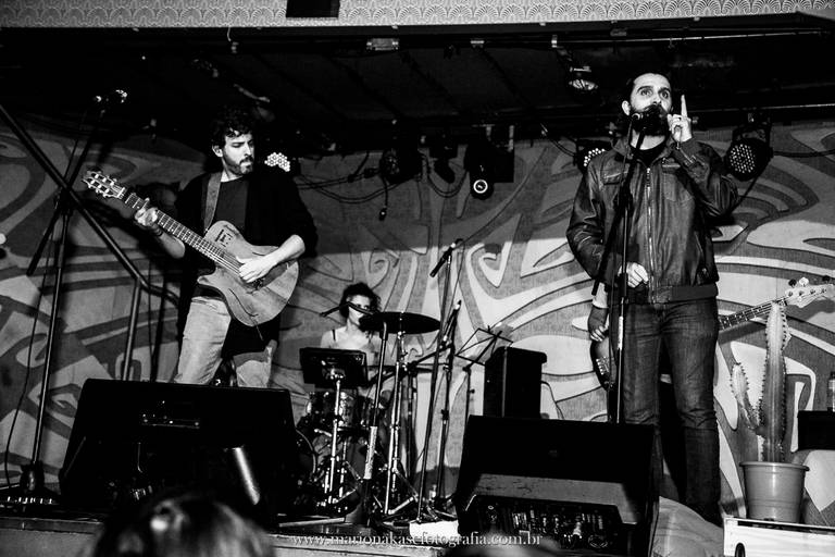 Apresentação do grupo de Sarau em conjunto com o show de Marcio Lugó em um projeto que juntos fazem uma apresentação ímpar. 