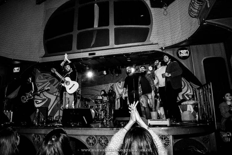 Apresentação do grupo de Sarau em conjunto com o show de Marcio Lugó em um projeto que juntos fazem uma apresentação ímpar. 