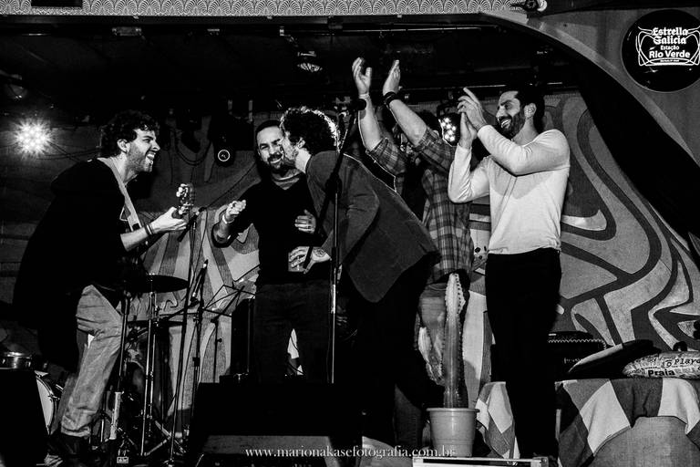 Apresentação do grupo de Sarau em conjunto com o show de Marcio Lugó em um projeto que juntos fazem uma apresentação ímpar. 