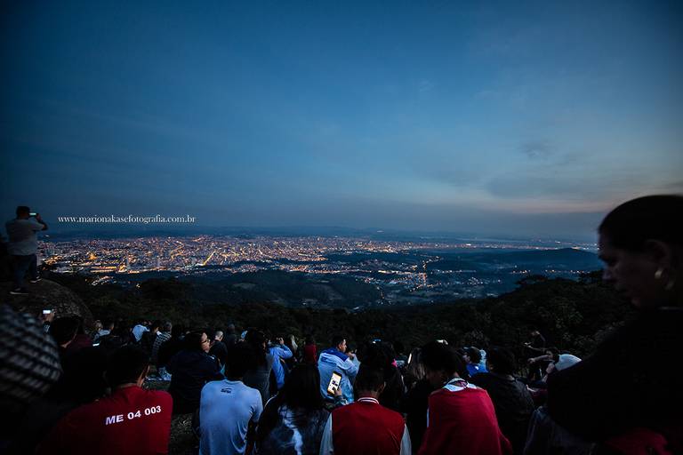 Galera esperando pelo Eclipse Lunar