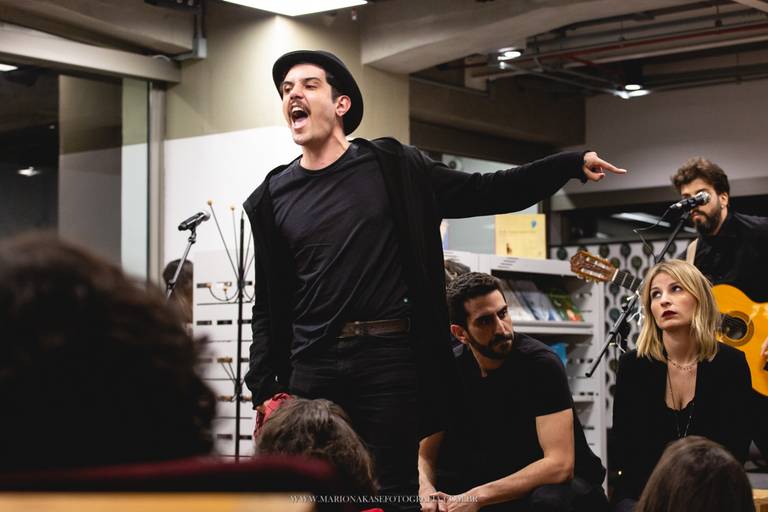 Amor em VIII Atos - A história de uma amor sem rosto - SESC Apaulista - SP