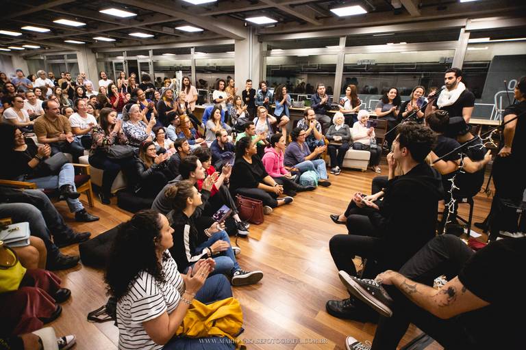 Amor em VIII Atos - A história de uma amor sem rosto - SESC Apaulista - SP