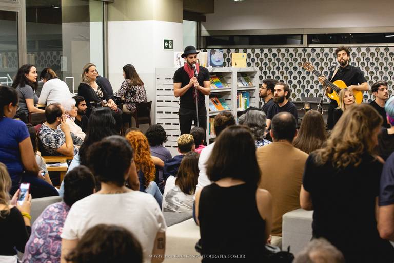 Amor em VIII Atos - A história de uma amor sem rosto - SESC Apaulista - SP